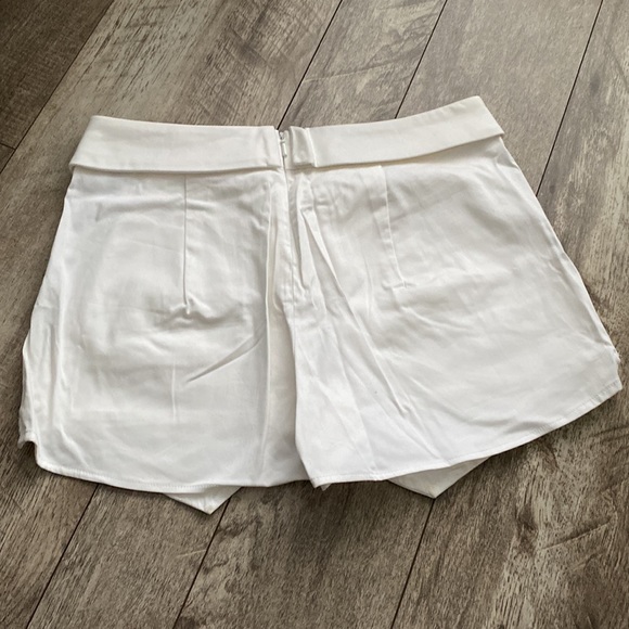 Talula Aritzia skort - Picture 2 of 5